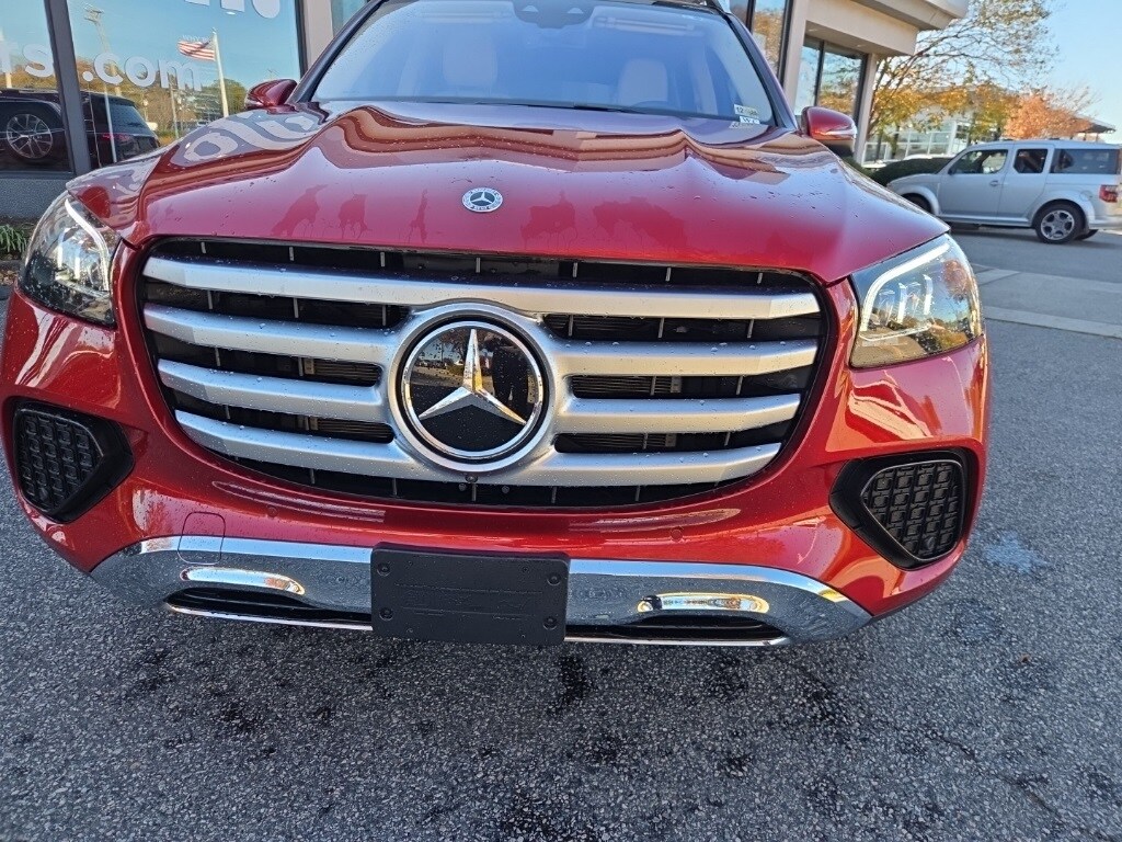 2025 Mercedes Benz GLS 450 4MATIC photo 2