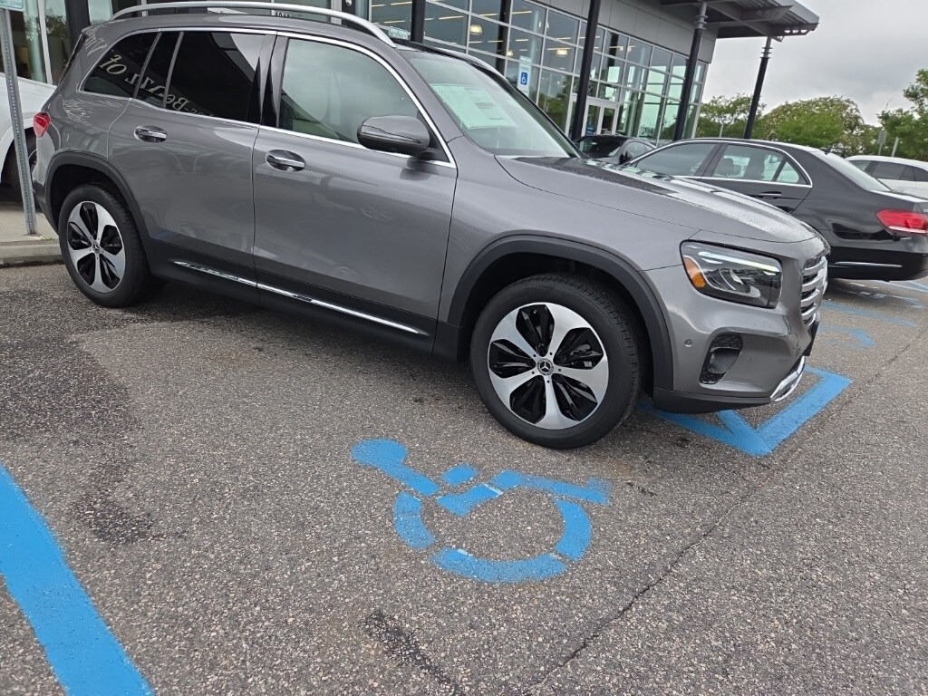 2025 Mercedes Benz GLB 250 photo 2