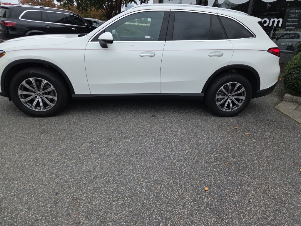 2023 Mercedes Benz GLC 300 photo 3