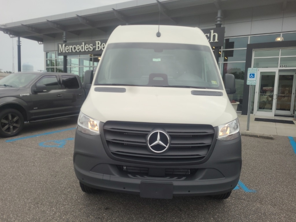 2025 Mercedes-Benz Sprinter Cargo Van Base's photo