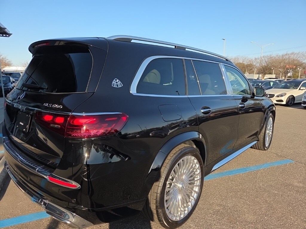 2025 Mercedes Benz GLS Maybach 600 photo 3