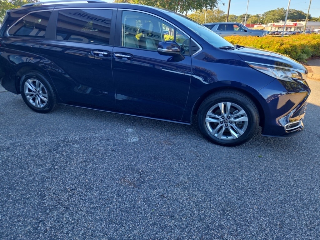 Used 2022 Toyota Sienna Limited Minivan/Van