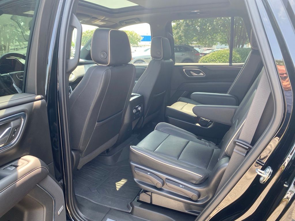 2023 GMC Yukon SLT - Photo 11
