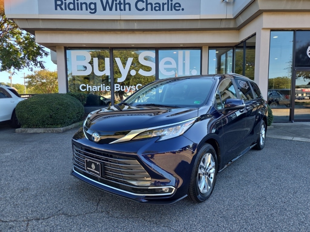 Used 2022 Toyota Sienna Limited Minivan/Van