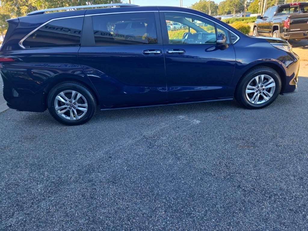 Used 2022 Toyota Sienna Limited Minivan/Van