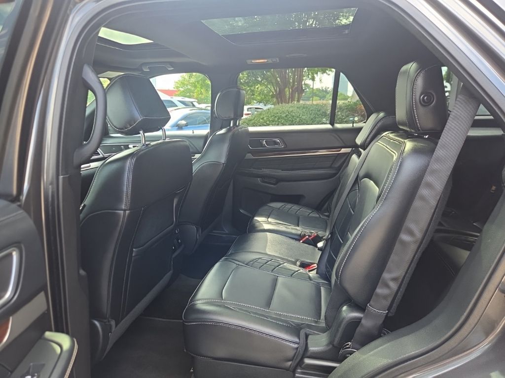 2017 Ford Explorer Platinum - Photo 19