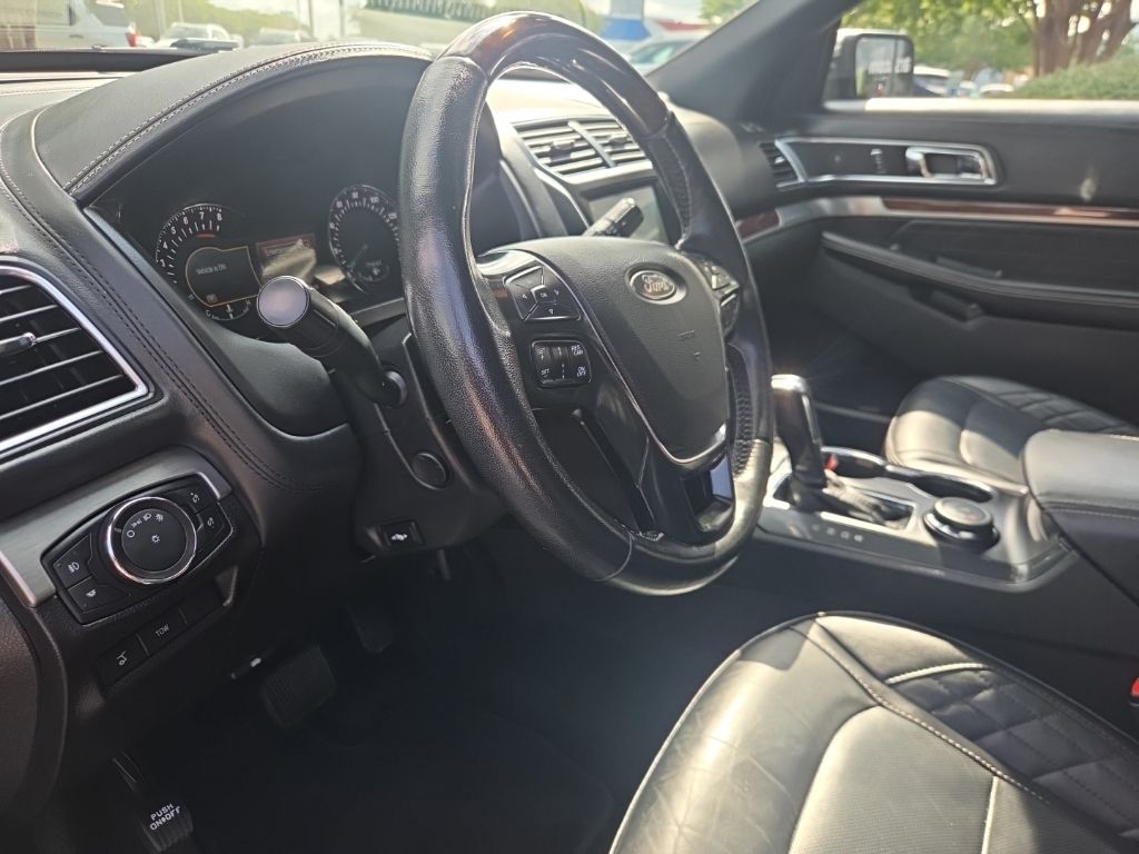 2017 Ford Explorer Platinum - Photo 10