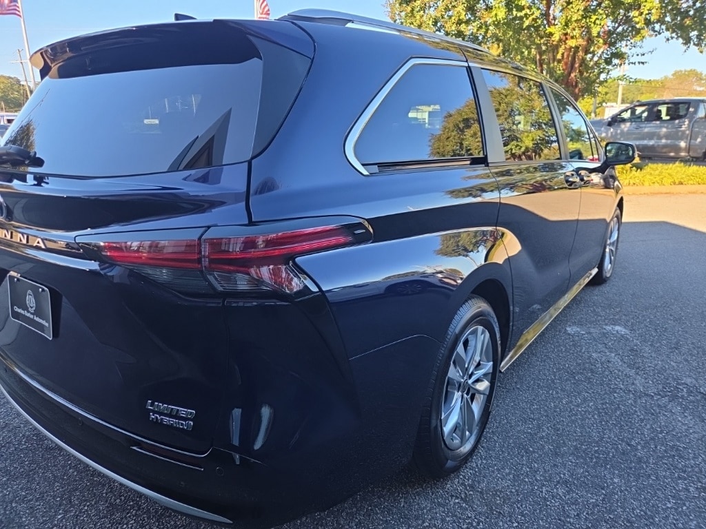 Used 2022 Toyota Sienna Limited Minivan/Van
