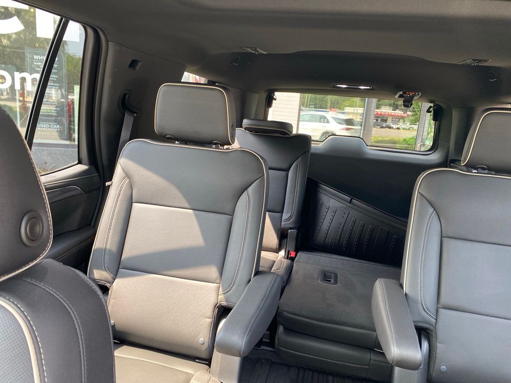 2023 GMC Yukon SLT - Photo 10