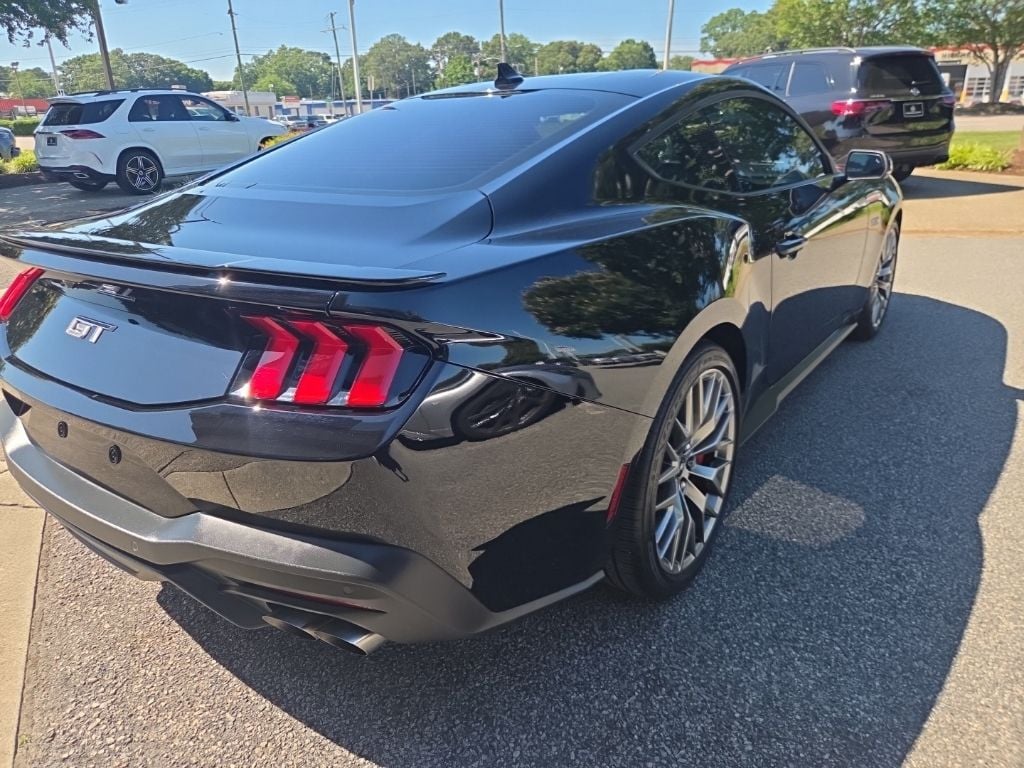 2025 Ford Mustang GT Premium - Photo 4
