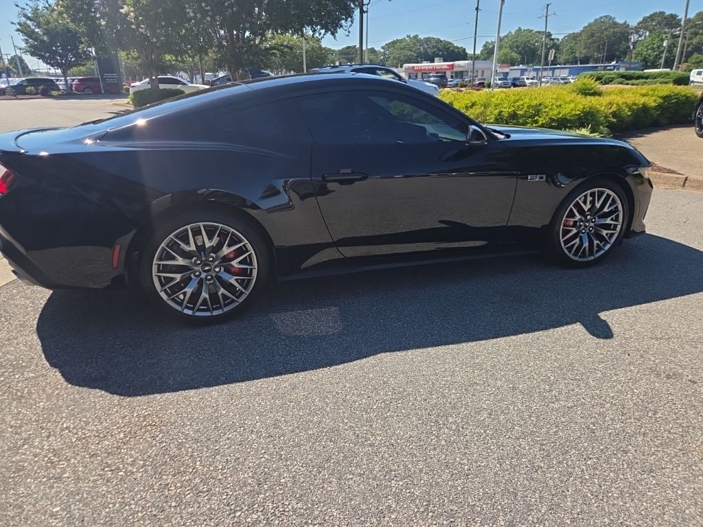 2025 Ford Mustang GT Premium - Photo 3