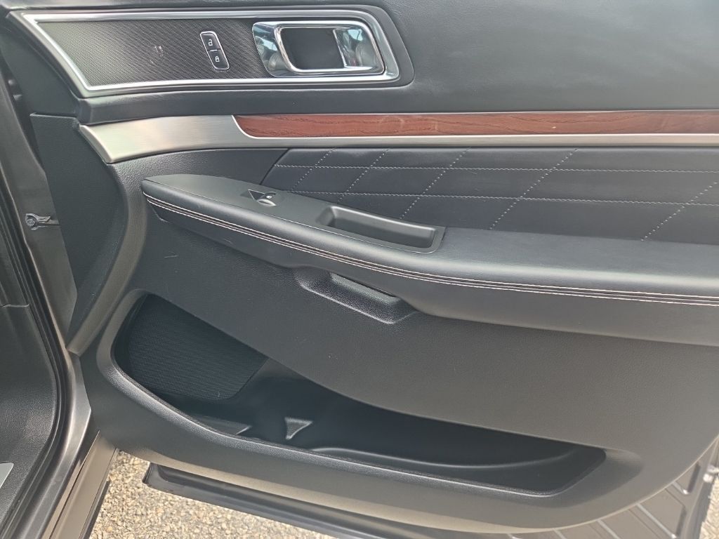 2017 Ford Explorer Platinum - Photo 22