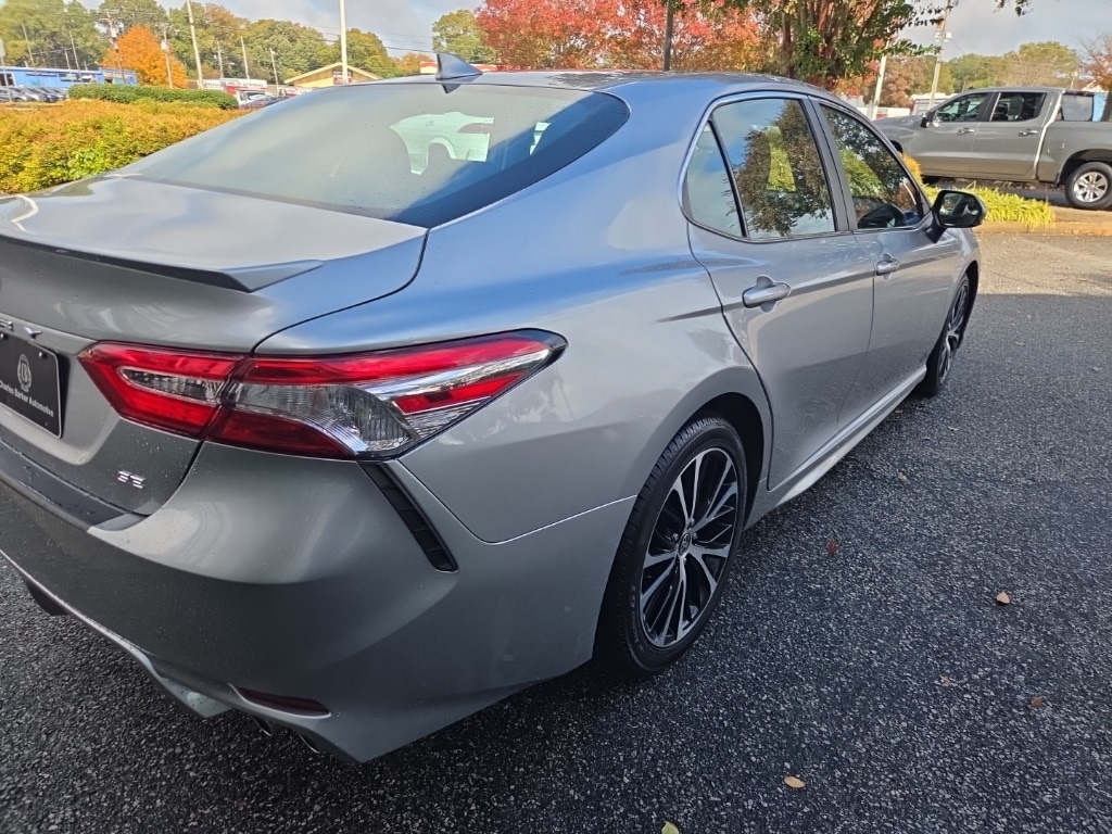 Used 2020 Toyota Camry SE Sedan