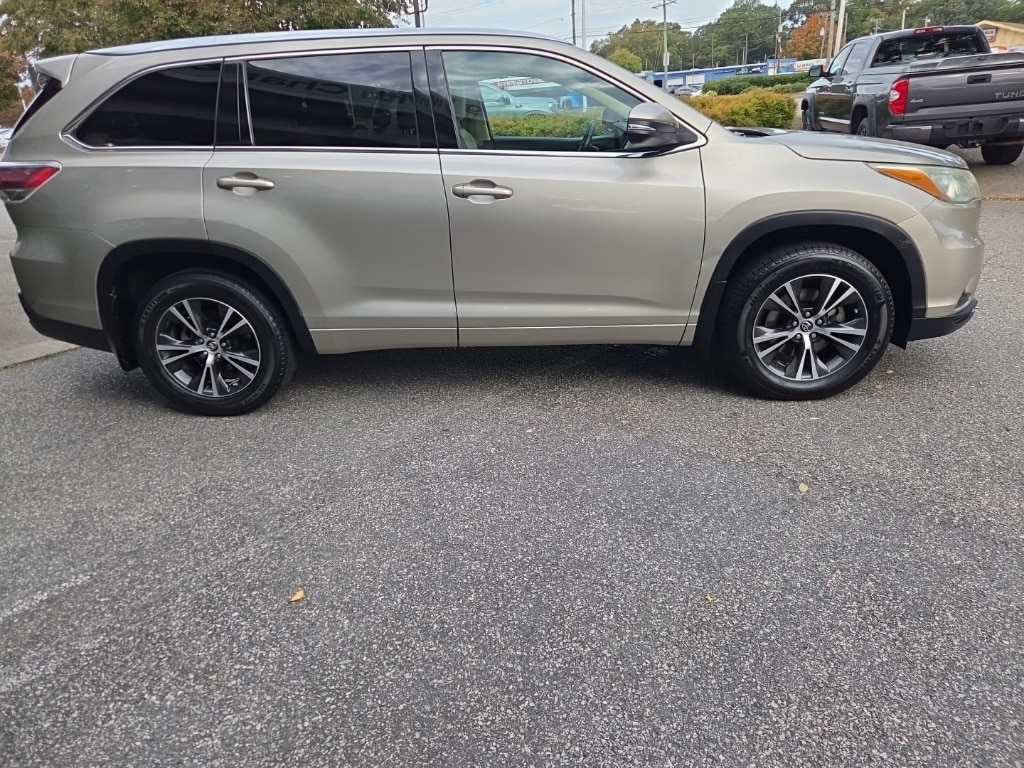 Used 2016 Toyota Highlander XLE V6 SUV