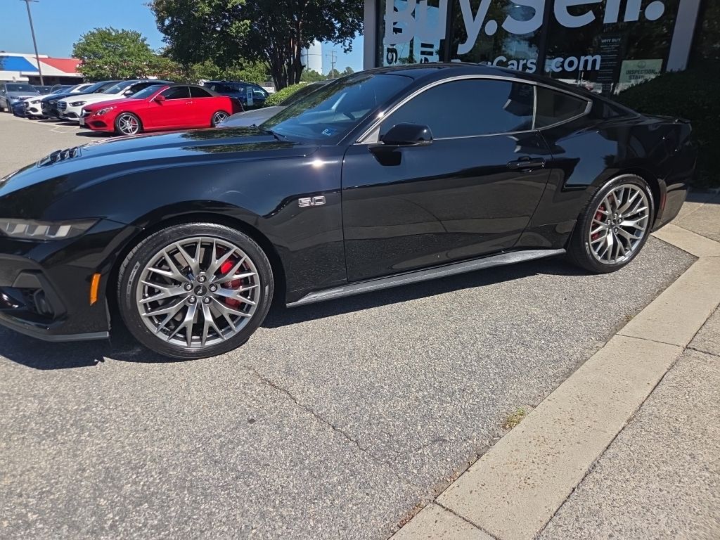 2025 Ford Mustang GT Premium - Photo 5