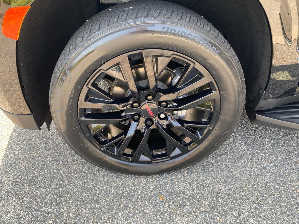 2023 GMC Yukon SLT - Photo 13