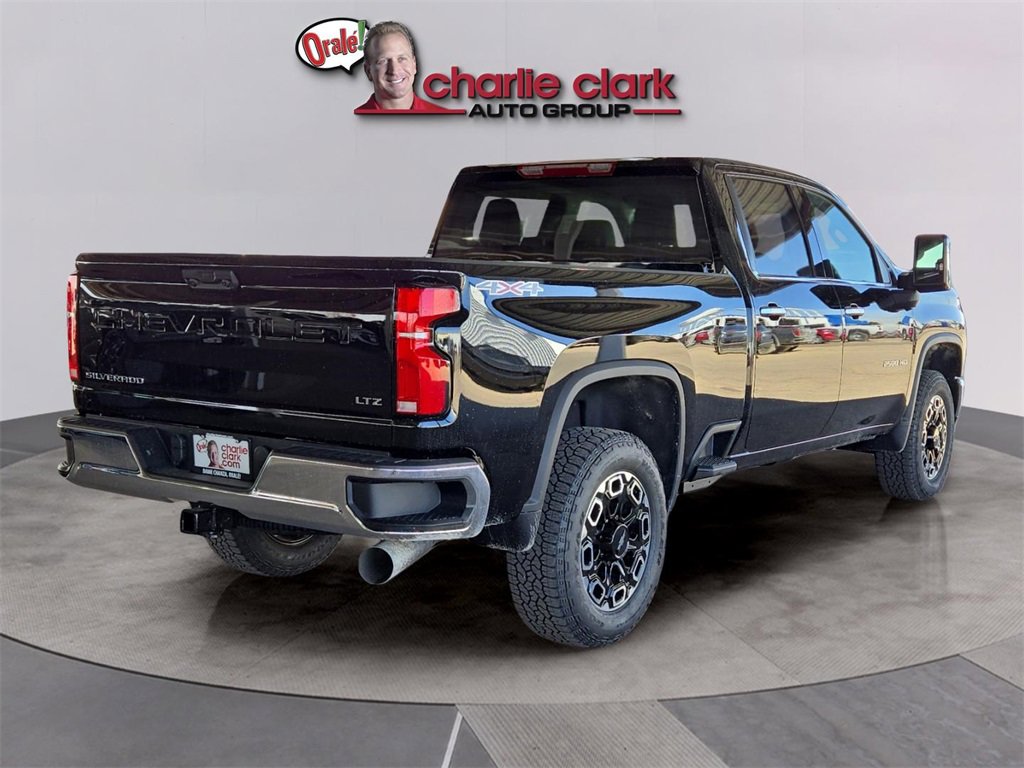 2025 Chevrolet Silverado 2500HD LTZ photo 2