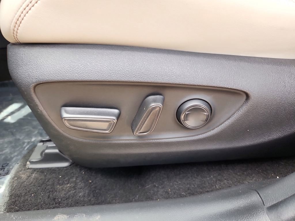 2024 Toyota RAV4 XLE Premium - Photo 13