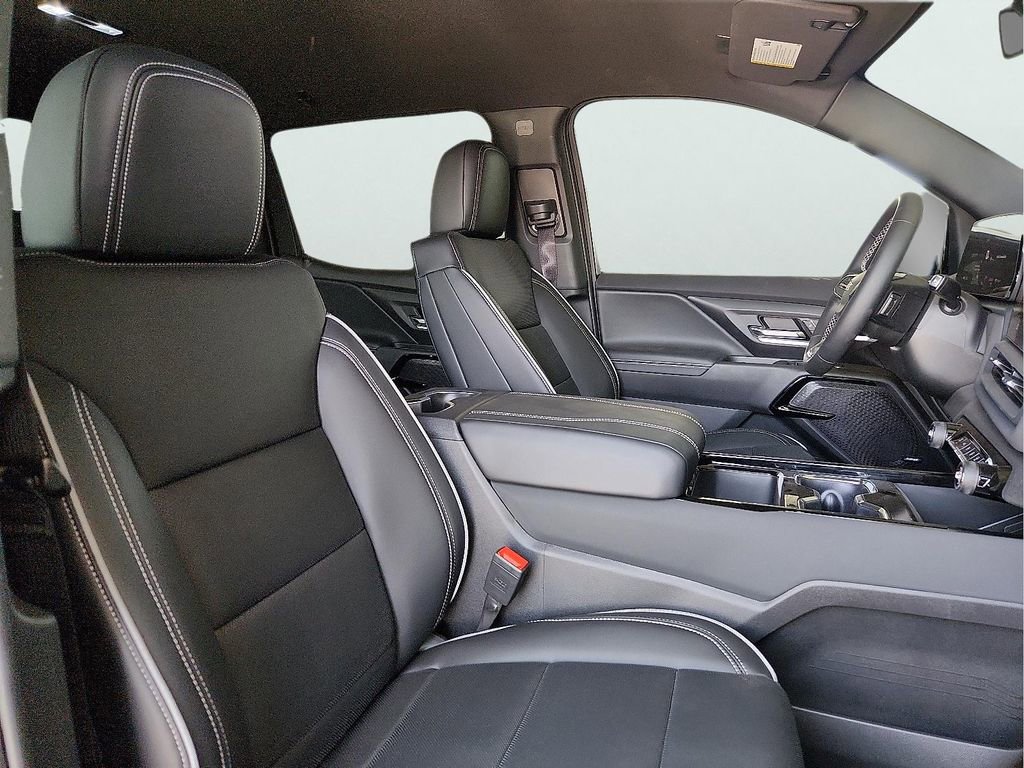 2025 Chevrolet Silverado EV LT - Photo 19