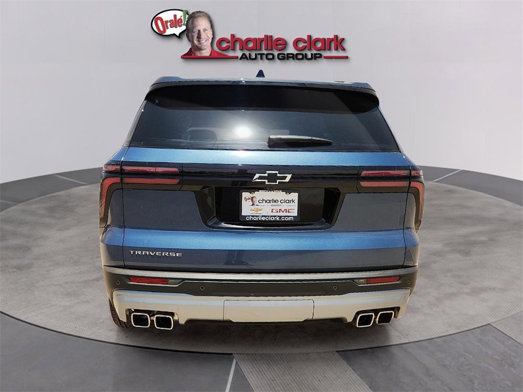 2025 Chevrolet Traverse photo 3