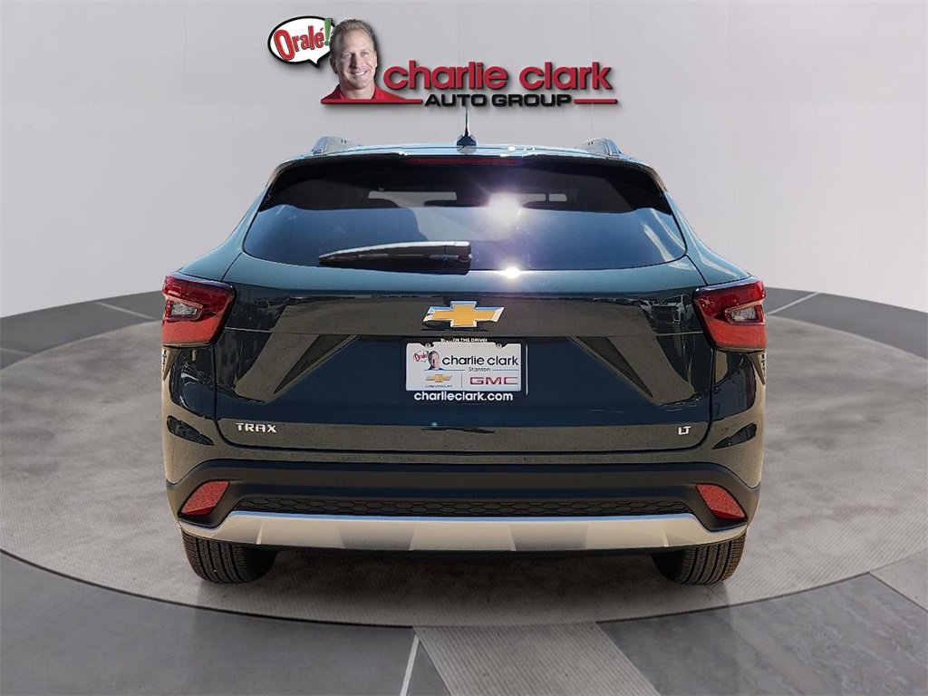 2025 Chevrolet Trax LT photo 4