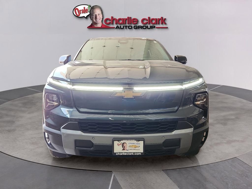 2025 Chevrolet Silverado EV LT - Photo 8
