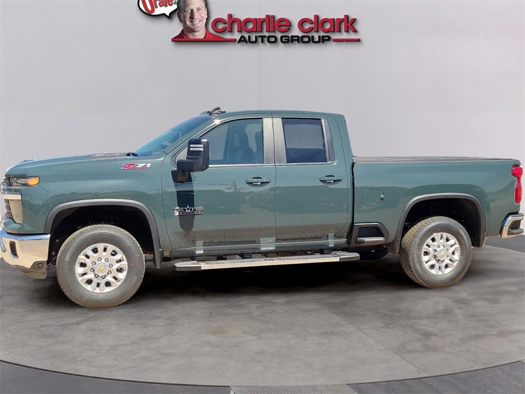 2025 Chevrolet Silverado 2500HD LT photo 2