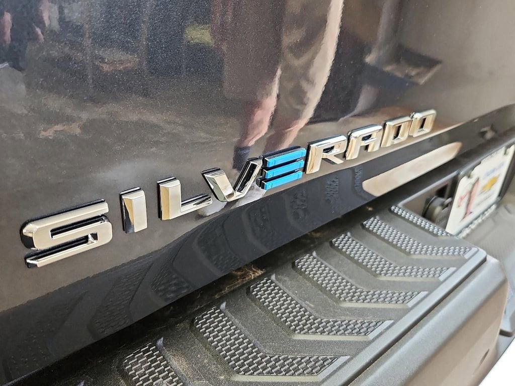 2025 Chevrolet Silverado EV LT - Photo 10
