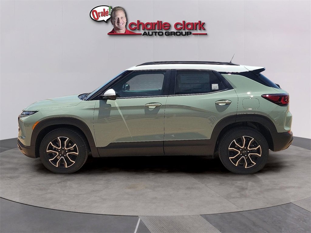 2026 Chevrolet Silverado 1500 High Country photo 2