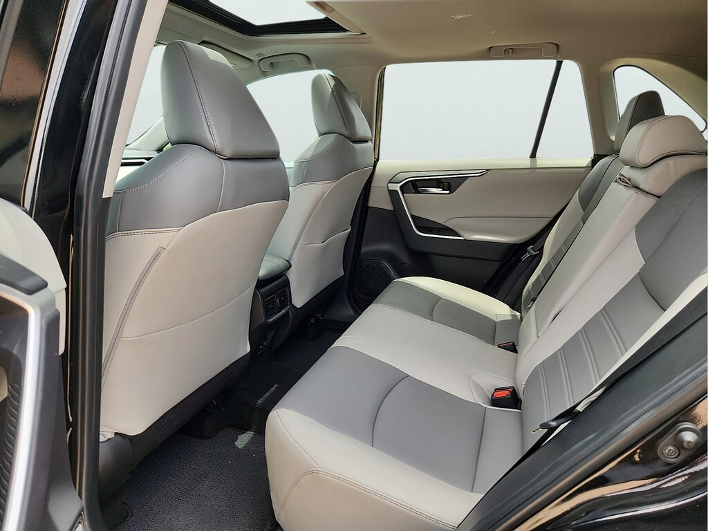 2024 Toyota RAV4 XLE Premium - Photo 15