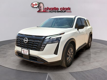 2026 Nissan Pathfinder S