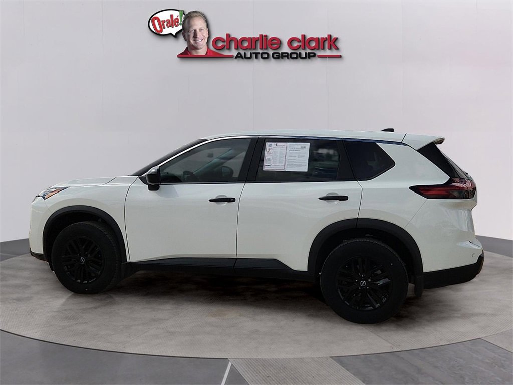 2025 Nissan Rogue S photo 2