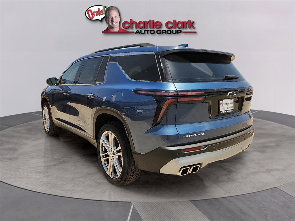 2025 Chevrolet Traverse photo 2