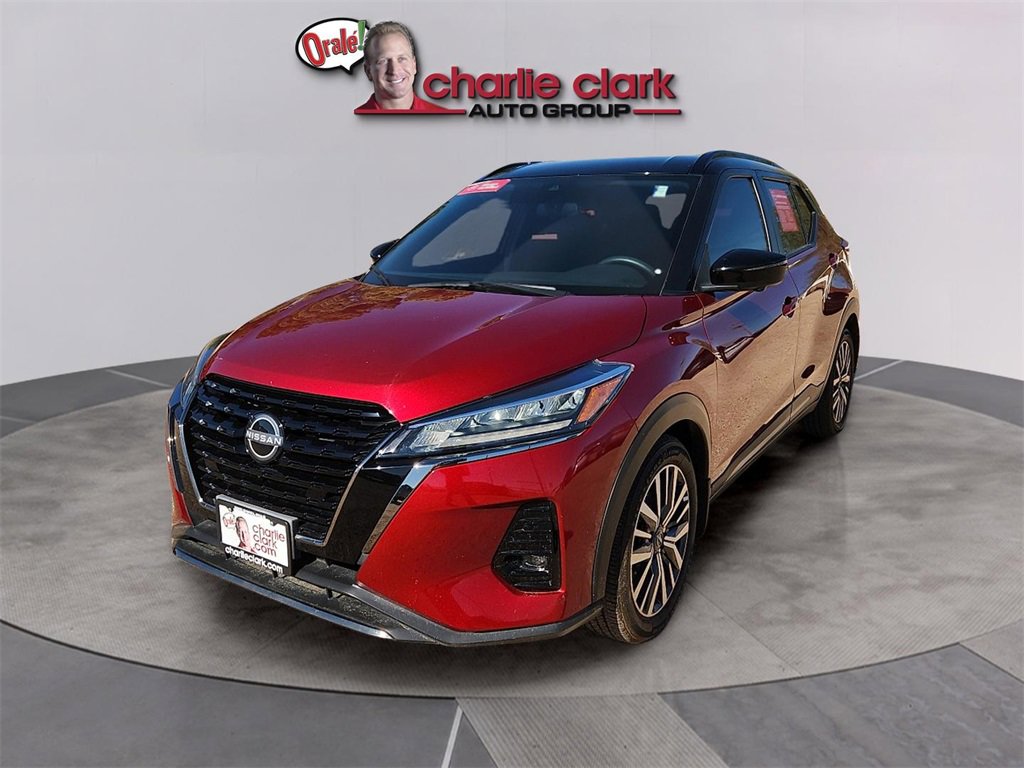 2023 Nissan Kicks SR's photo