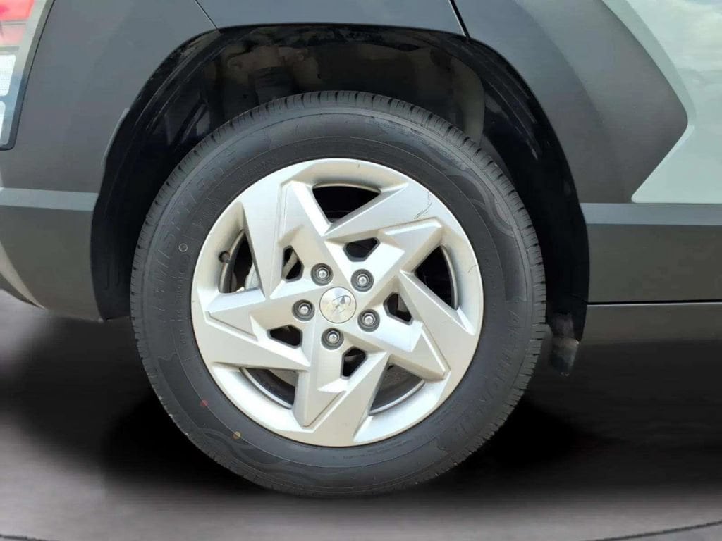 2024 Hyundai Kona SE - Photo 20