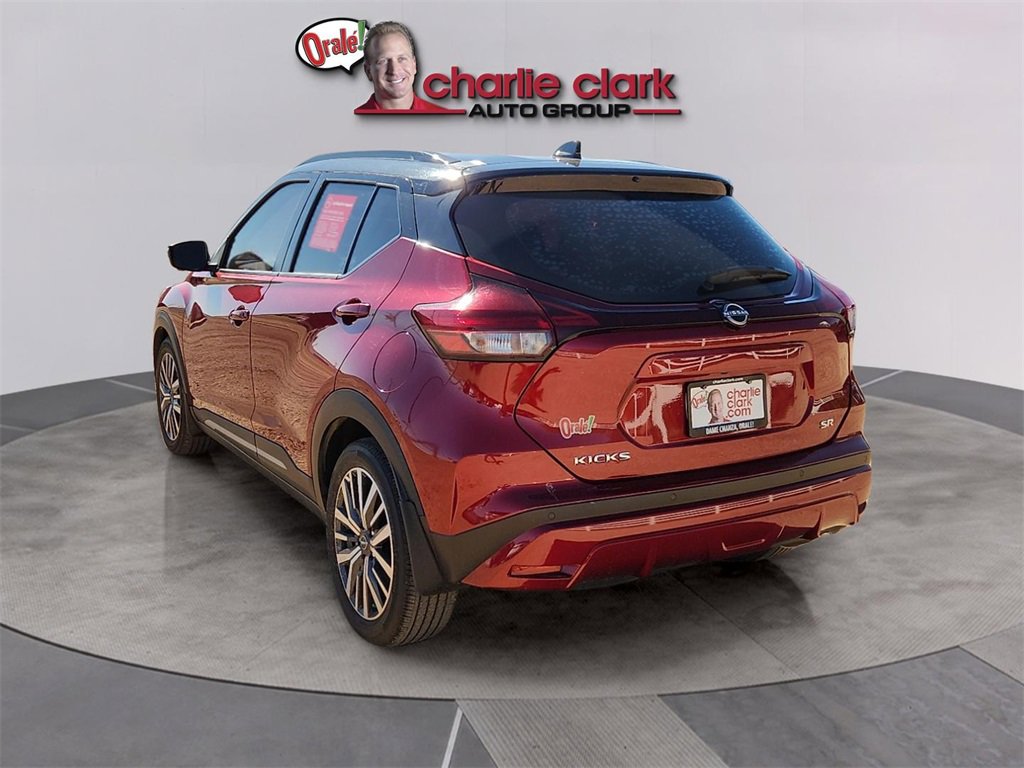 2023 Nissan Kicks SR photo 3