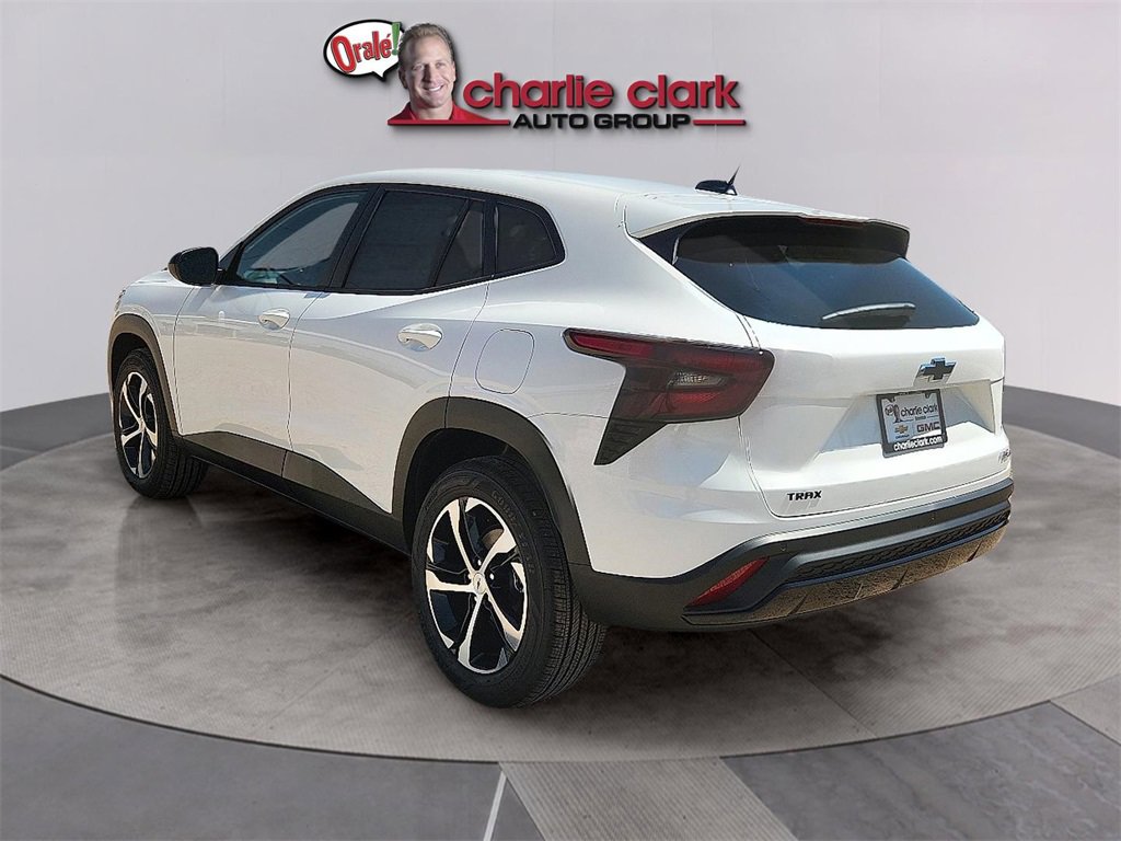 2025 Chevrolet Trax photo 3