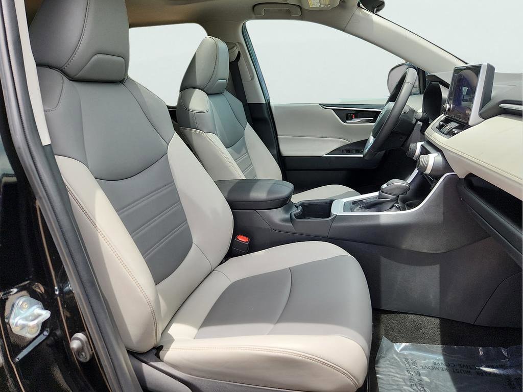 2024 Toyota RAV4 XLE Premium - Photo 17