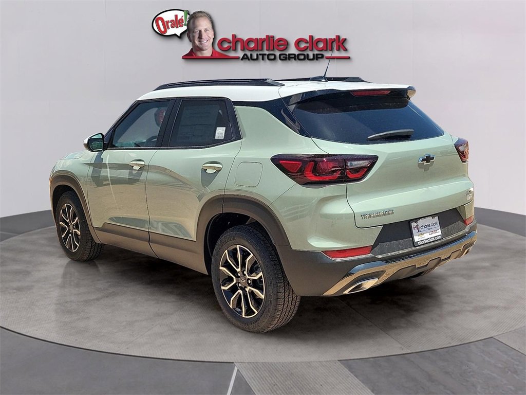 2026 Chevrolet Silverado 1500 High Country photo 3