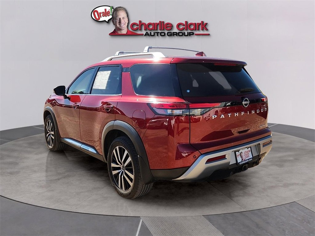 2023 Nissan Pathfinder Platinum photo 3