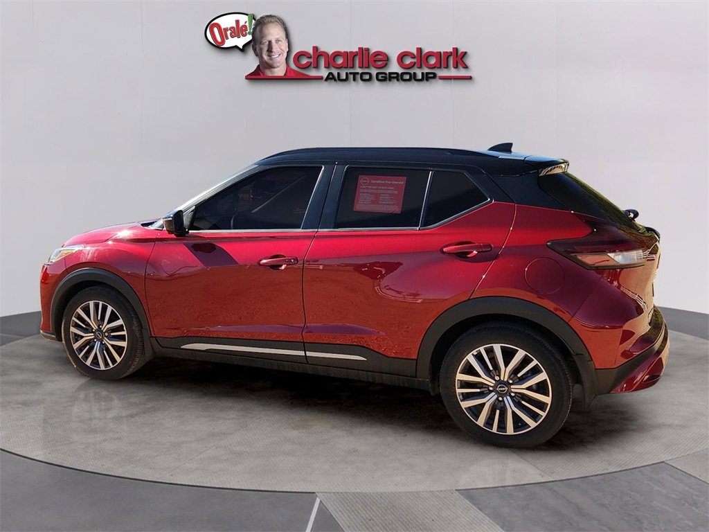 2023 Nissan Kicks SR photo 2