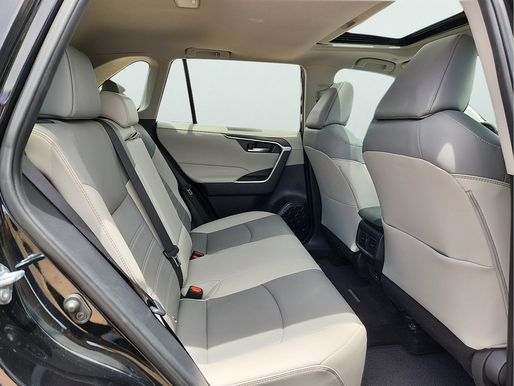 2024 Toyota RAV4 XLE Premium - Photo 16
