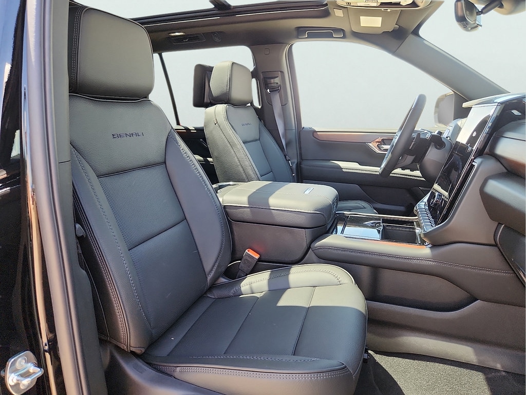 2026 GMC Yukon Denali - Photo 17