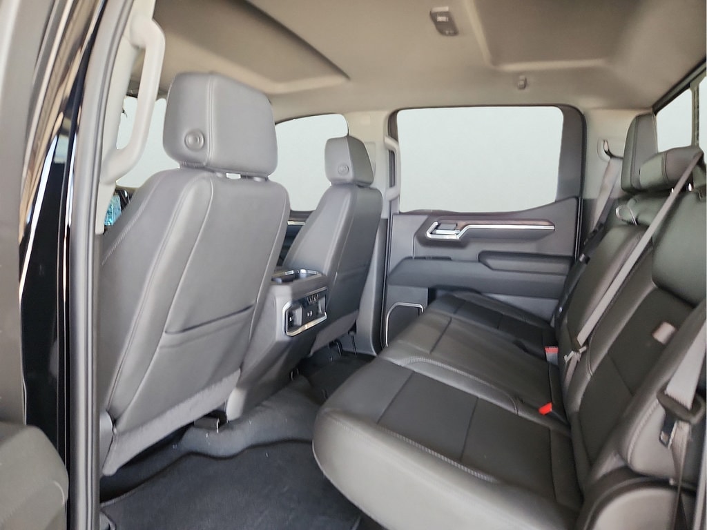 2026 GMC Sierra 1500 SLT - Photo 18