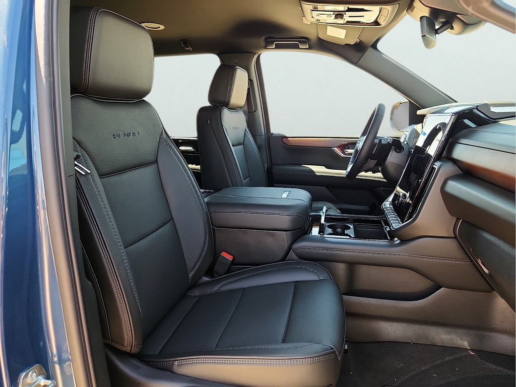2026 GMC Yukon Denali - Photo 16