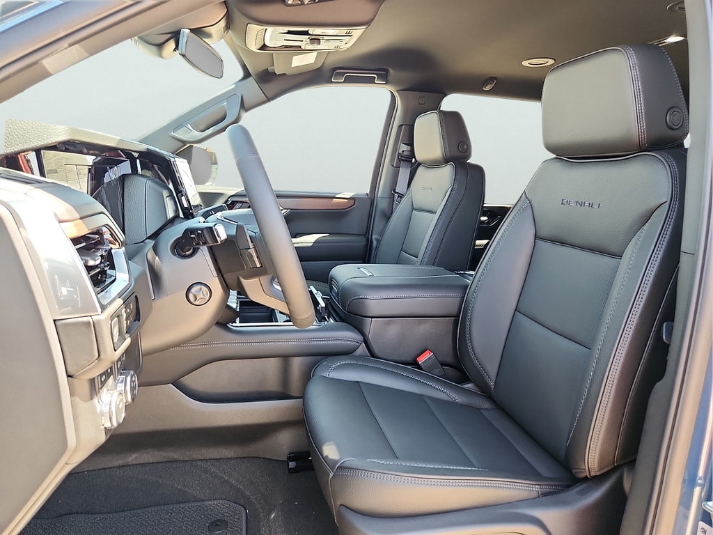 2026 GMC Yukon Denali - Photo 13