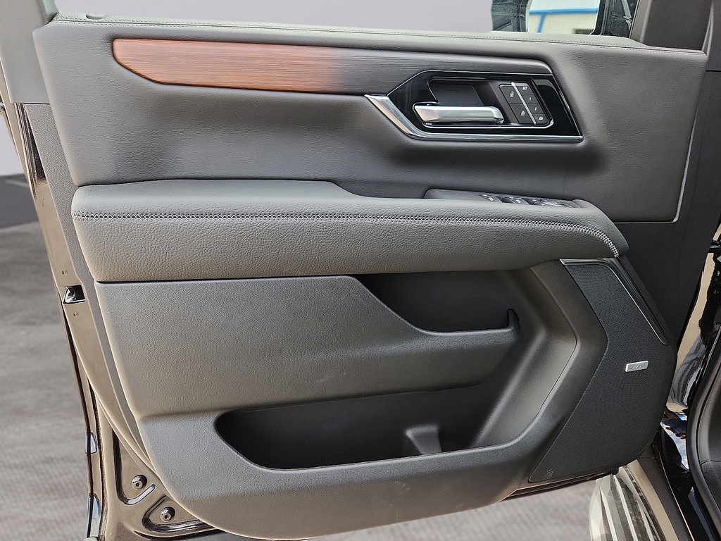 2026 GMC Yukon XL Denali - Photo 14
