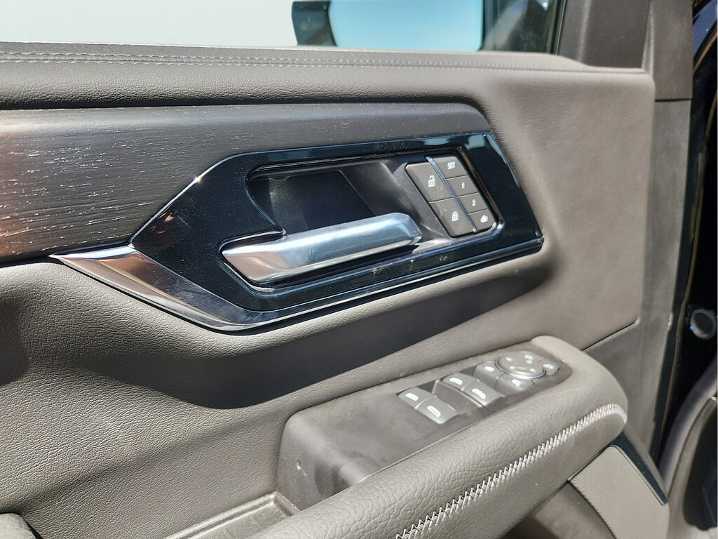 2026 GMC Yukon Denali - Photo 12