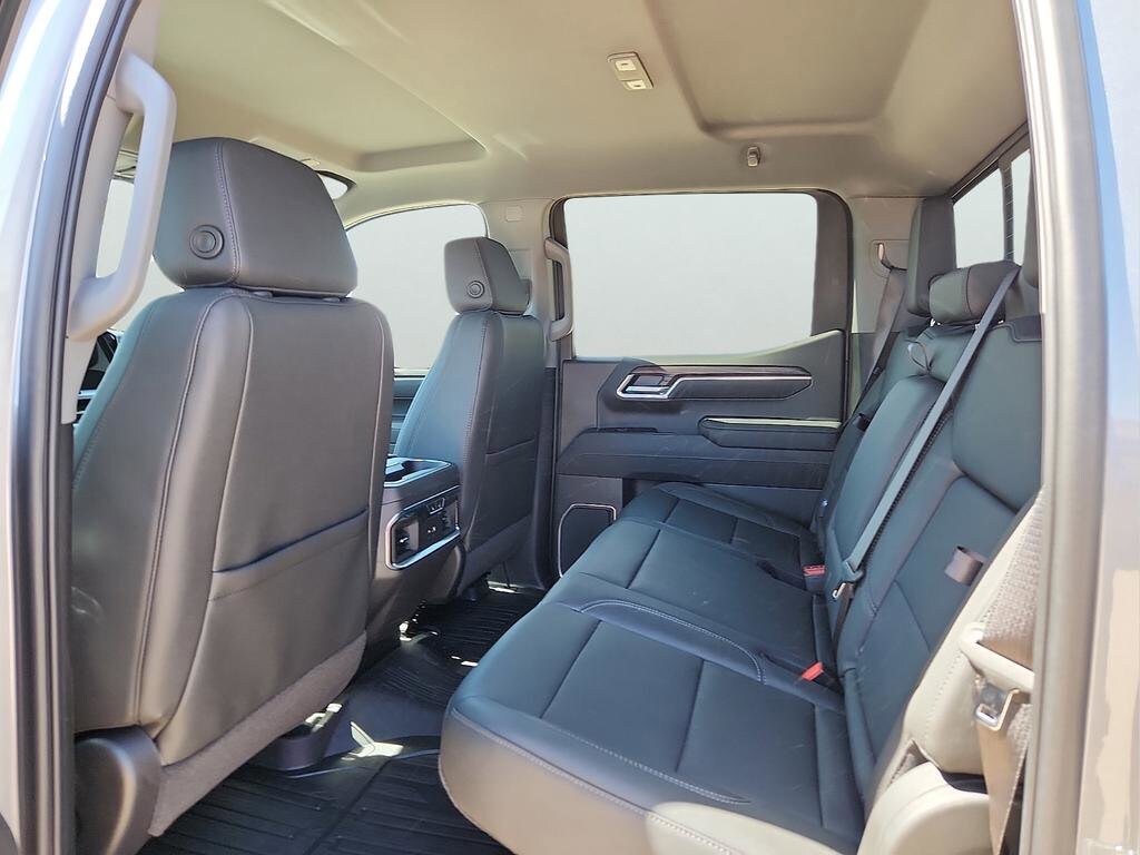2026 GMC Sierra 1500 SLT - Photo 18