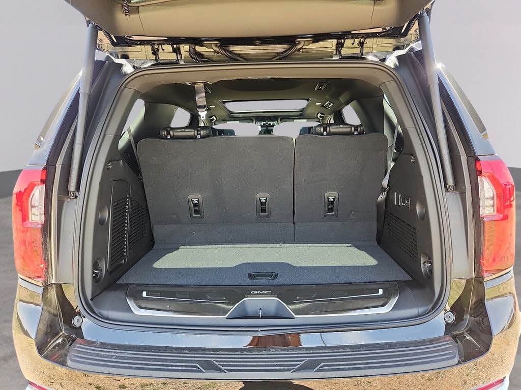 2026 GMC Yukon Denali - Photo 9